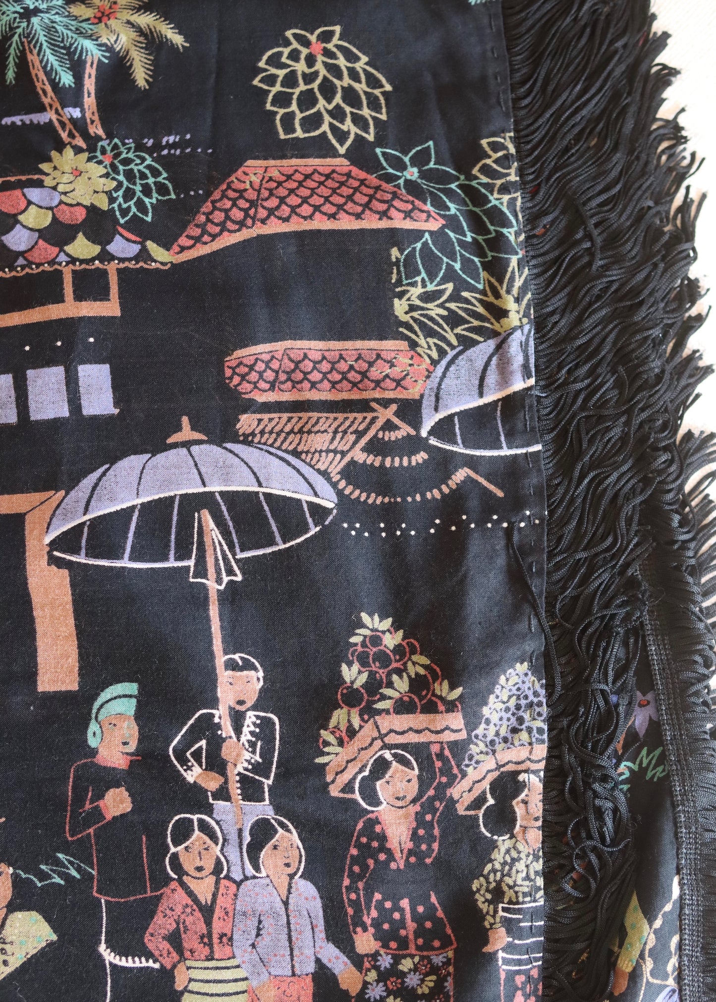 Early–mid 20th century vintage fringed novelty-print shawl