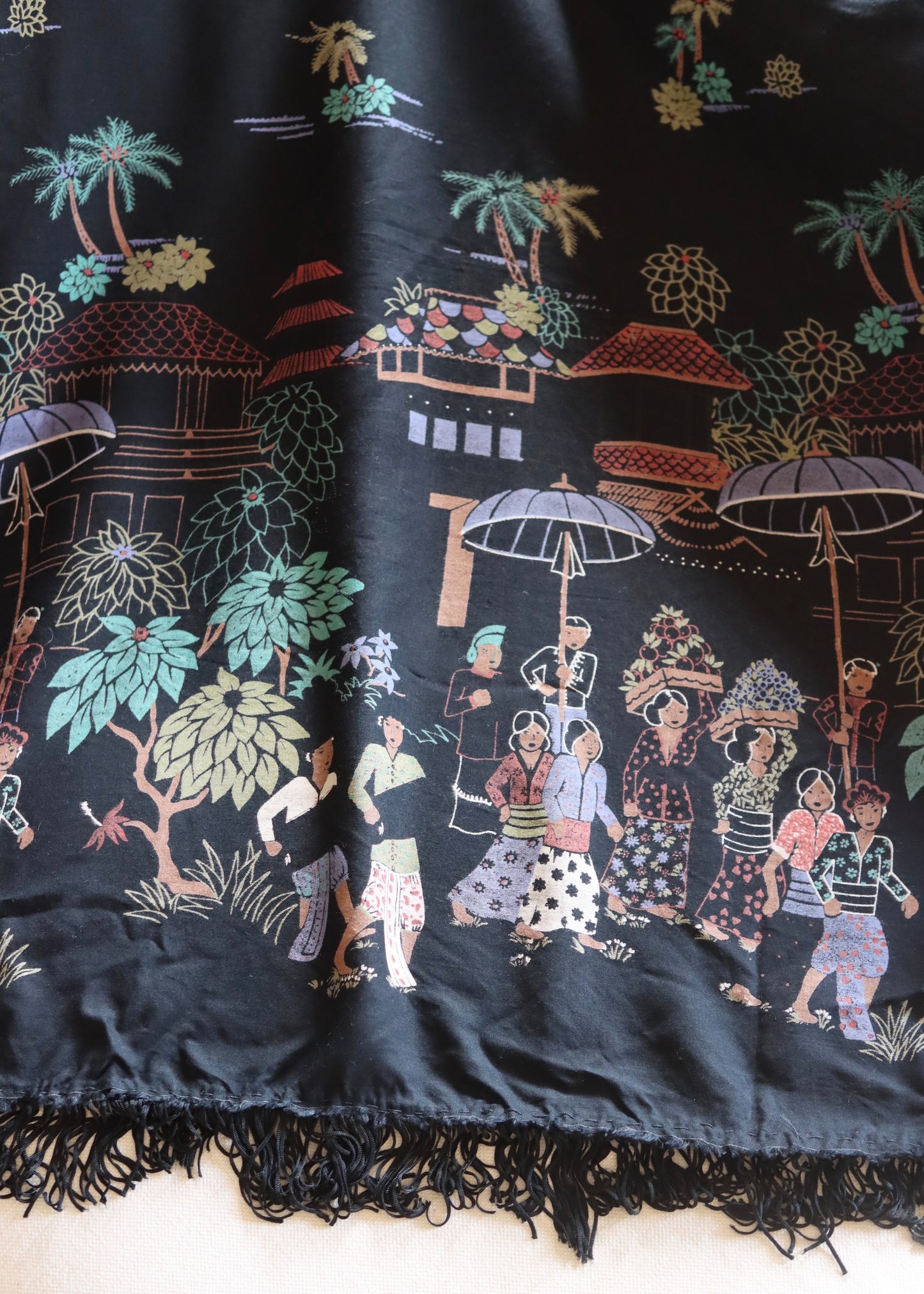 Early–mid 20th century vintage fringed novelty-print shawl